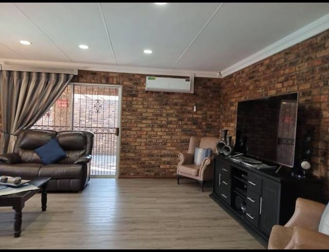 4 BEDROOM HOUSE FOR SALE IN GREENHILLS